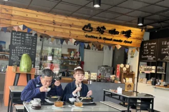 春遊瑞里紫色山城　阿龐、吳鈺萱帶路走訪賞花秘境