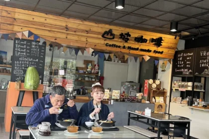 春遊瑞里紫色山城　阿龐、吳鈺萱帶路走訪賞花秘境