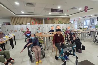 蘭陽仁愛之家長照中心社團活動伸展操時間　長者跟著節奏舒展心情