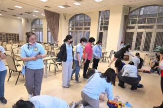 CPR+AED訓練與考試日　蘭陽仁愛之家同仁認真上課實際操作　為長者安全多一份準備