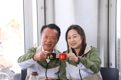 白色情人節浪漫加碼　2026台灣燈會「啡嚐嘉義館」送阿里山百合花束