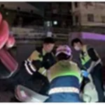 婦人抽搐倒臥車道險象環生　彰化警火速救援送醫