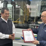 公車駕駛長劉信男　路上遇長者突昏倒　立即停車求援　為生命按下守護鍵