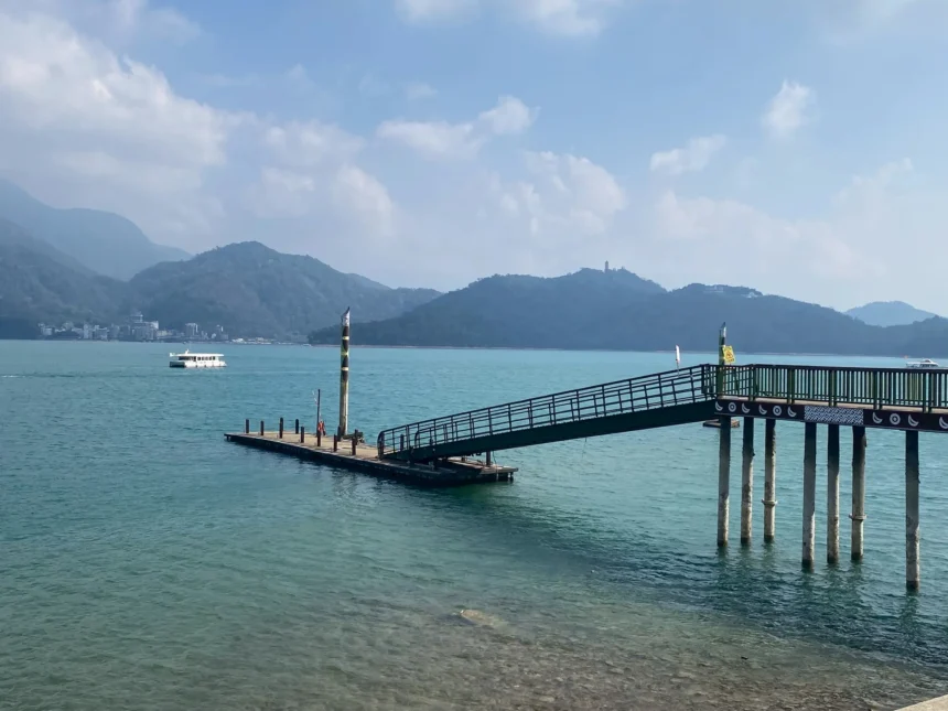 日月潭水位持續下降　日管處啟動朝霧碼頭浮排拖離作業　水位如跌破 740 公尺 不排除封閉碼頭暫停營運