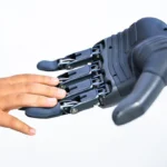 當AI取代人類工作　世界為何需要「未來稅」