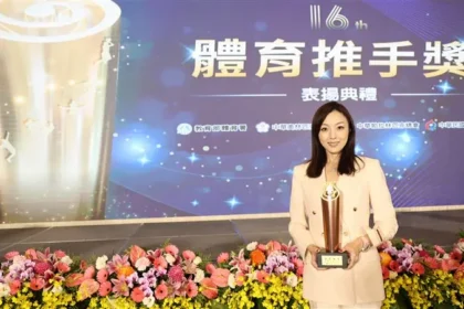 舊愛新歡？王定宇與名媛劉怡萱同進出　否認婚外情但自爆已離婚