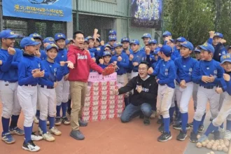 傳承最珍貴的力量　何志偉探望福林國小少棒隊　盼棒球扎根孕育台灣未來之光