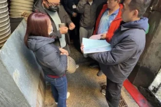 基隆廟口商圈側溝油污污染　環保局連兩日稽查開罰逾10萬元