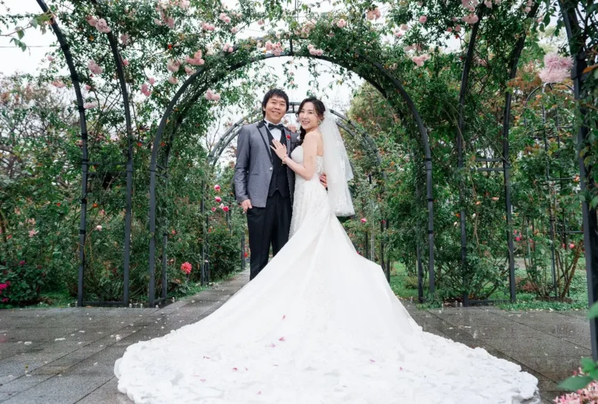 花博玫瑰園盛開　白色情人節巧扮紅娘牽起幸福