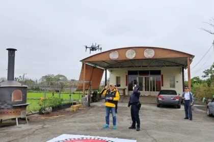 紫南宮吃丁酒湧人潮　竹山警出動「無人機」空中航拍　守護民眾用路安全