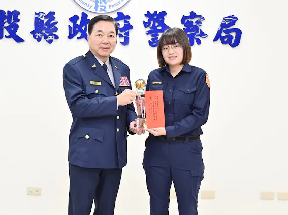 暖警波麗士主動出擊！延平所鄭巧希深入轄區媒合助學助貧　助失智長者寒冬返家