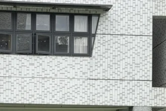 家長校園滑倒受傷　基隆教育處探視並協助理賠與改善工程