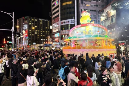 雙展區、雙IP引爆人潮　台北燈節六天吸引360萬人次參觀