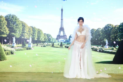 鄭芯恩巴黎街頭拍內衣廣告 散發「撩波」自在魅力