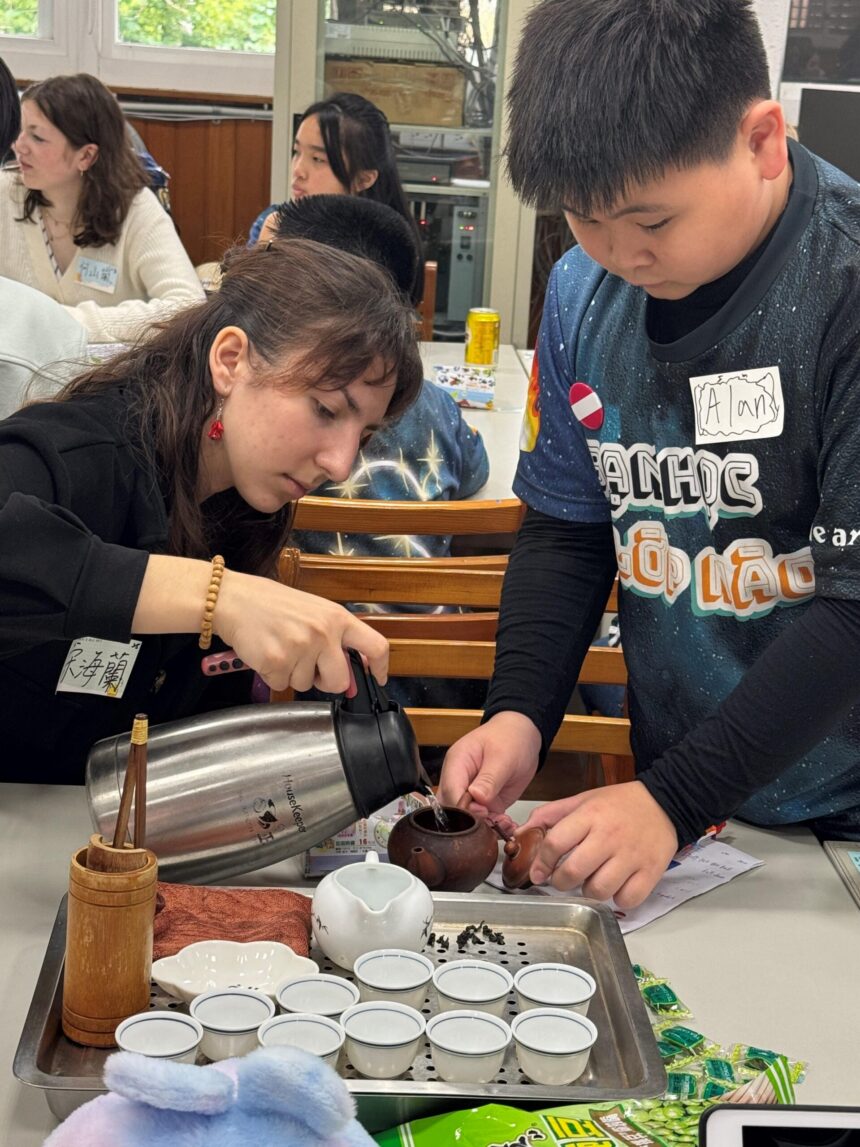 北市力行國小臺味夜市迎「奧客」　以鱟會友共品茶香