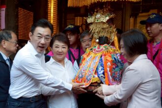 傳承205年香火不輟！ 台中樂成宮「旱溪媽祖」今起駕出巡賜福　盧市長祈3願：盼國泰民安、風調雨順