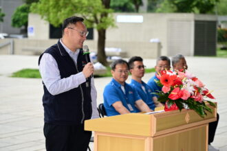 中市代表隊出征全中運　鄭副市長授旗加菜金　期勉再創佳績摘金奪冠