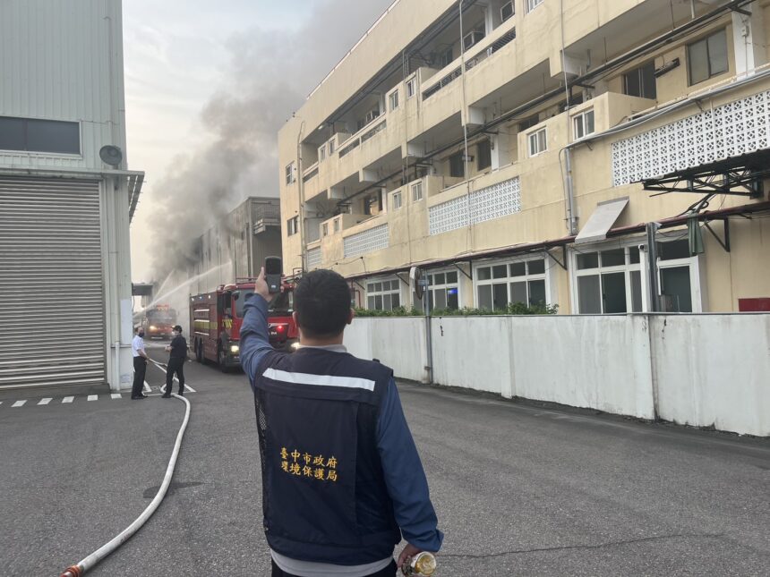 西屯區工業區三路工廠火警　中市府：火勢已撲滅、空氣品質回復正常