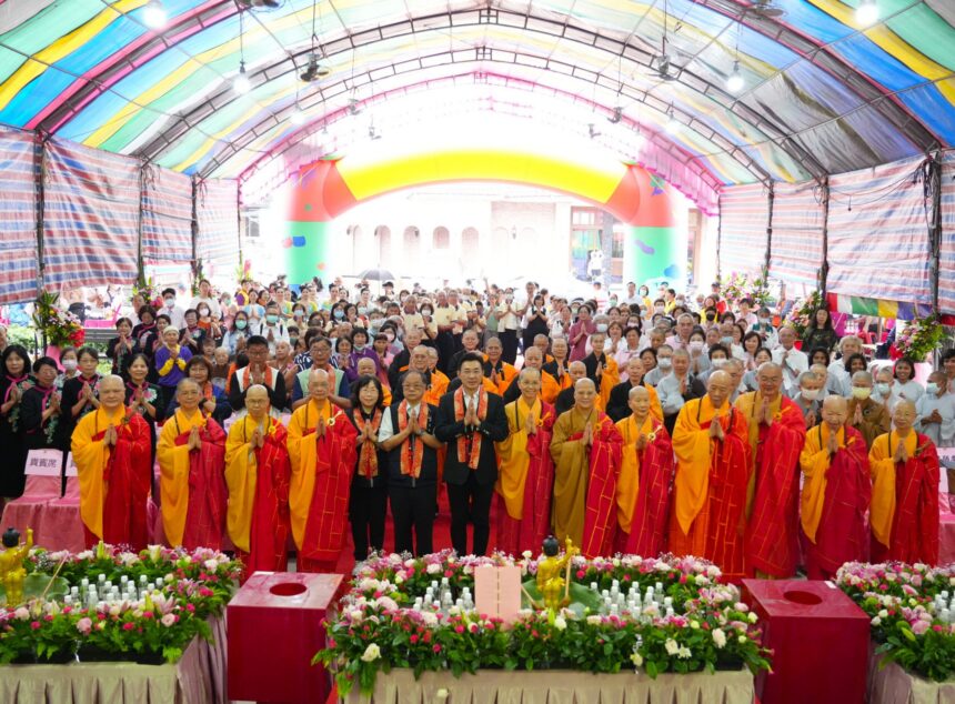 大台中佛教會浴佛祈福大會登場　上千信眾共沐佛恩 民政局長祈願市民幸福安康