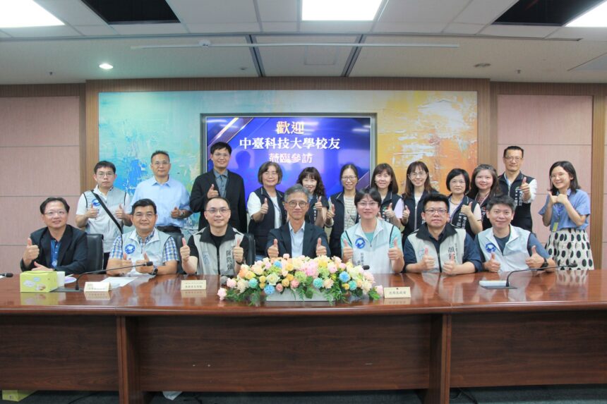 中市地稅局AI客服「地稅小幫手」連獲大獎　跨界團體實地參訪 激盪智慧服務新思維