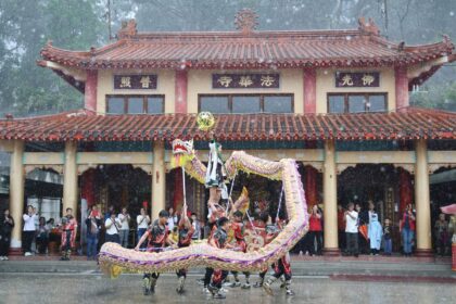 投縣「金龍賜福藝術文化節」迎春雨引人潮　同享信仰藝文公益之樂