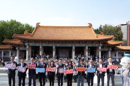 考前衝刺最強祝福！　台中孔廟「朱筆加持」為考生添好運