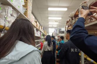 嘉義縣政府連假會同檢調　前往賣場訪查塑膠袋供貨狀況