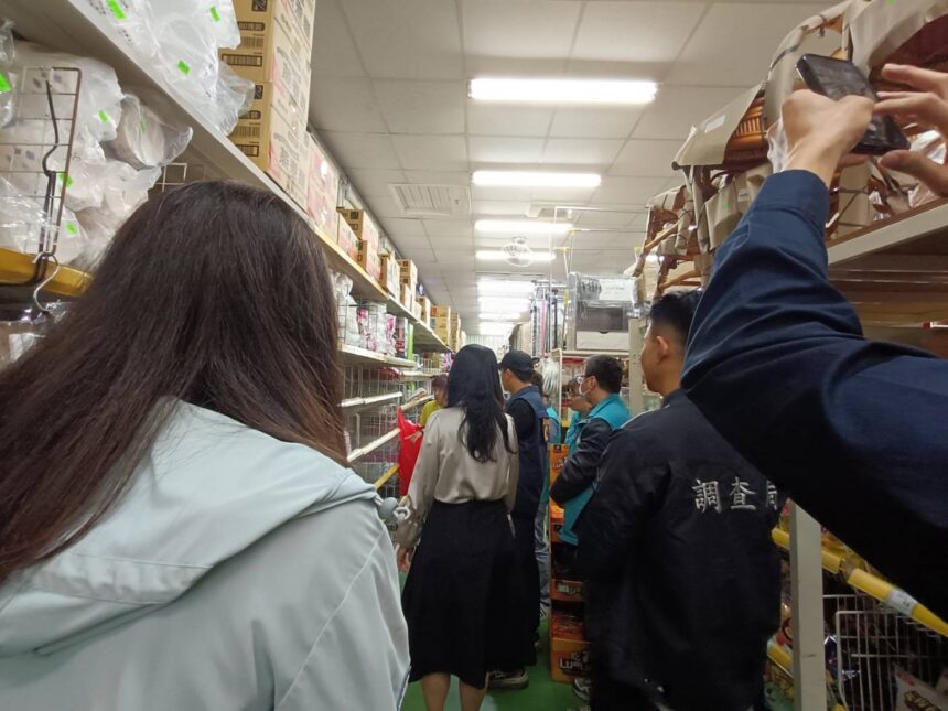 嘉義縣政府連假會同檢調　前往賣場訪查塑膠袋供貨狀況