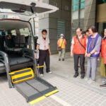 板橋義橋宮集結信眾善心　捐贈雙輪椅座位復康巴士