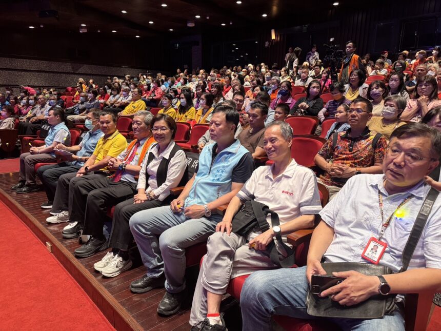 縣長王惠美向志工致敬　讓奉獻成為一種榮耀　公益演唱會溫暖登場