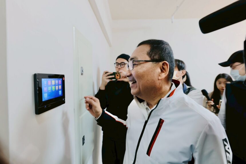 侯友宜視察土城員和2號社宅　婚育戶保留比例加碼至三分之一