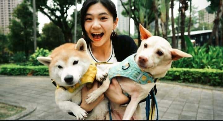 巴康謙芊生前是個良善、美麗的女孩。教會提供