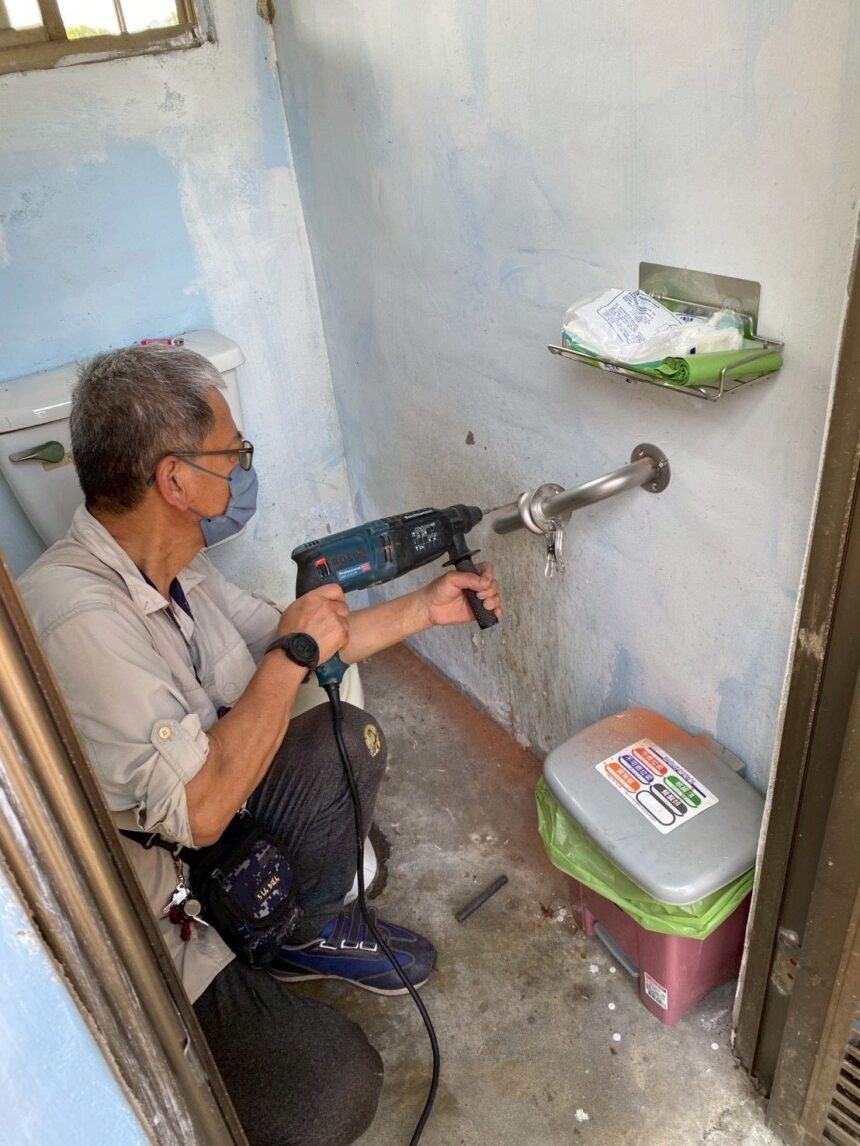 嘉義縣政府結合笁樂協會　為500戶家庭免費裝設扶手