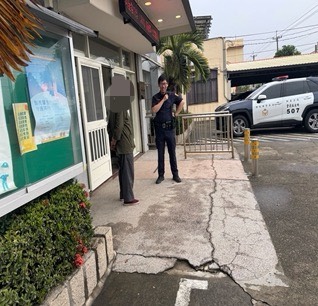 老梗再現！老翁險遭假檢警捲走積蓄　和美員警及時攔阻保住老本