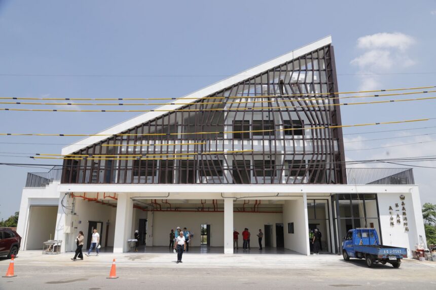 翁章梁關心消防局第一大隊義竹分隊　拆除重建工程