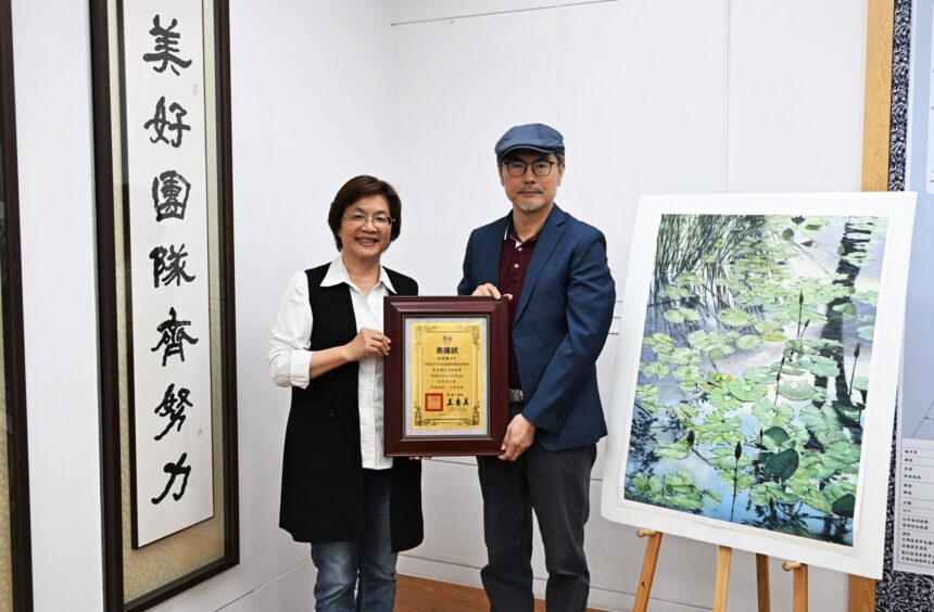 世界第一！粘信敏三度勇奪《International Artist》大獎　二度摘金再創紀錄