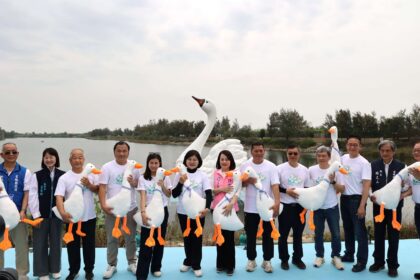 8米巨型天鵝閃耀登場 「雲林天鵝湖嘉年華」盛大開幕　嗨翻兒童節連假