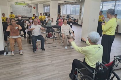 「平甩傳愛」活化長輩肌力　新北社會局表揚14家推動有功機構