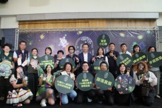 嘉義縣螢火蟲季推出推廣生態教育的注音版導覽摺頁