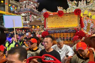 大甲媽遶境圓滿起駕　翁章梁點燃馬炮恭送回鑾