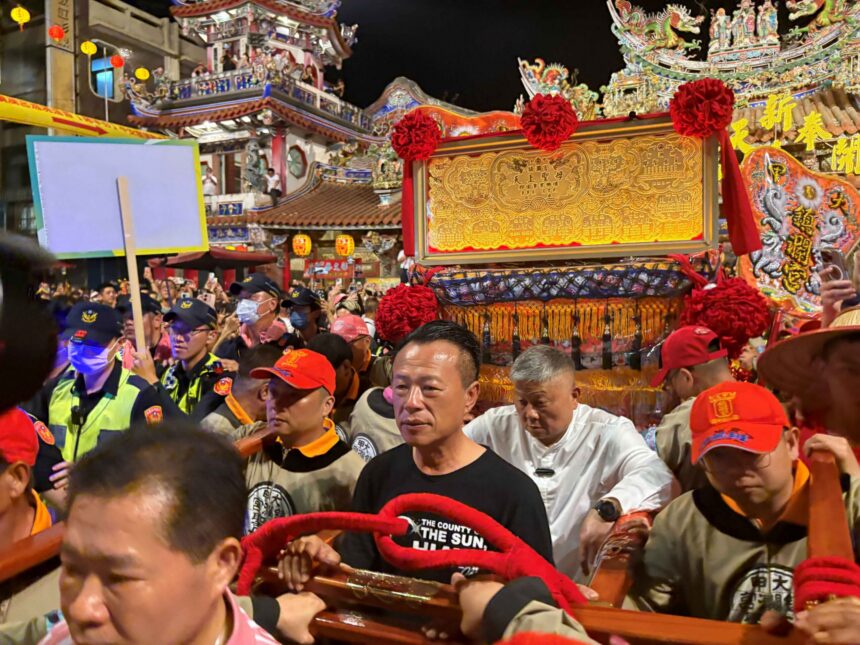 大甲媽遶境圓滿起駕　翁章梁點燃馬炮恭送回鑾