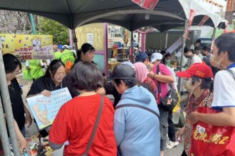 大甲媽祖駐駕新港　嘉縣府政風處設攤宣導反詐反賄、護廉能