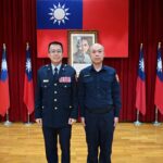 「後勤楷模」榮陞巡佐　假日攜子加班感動同仁