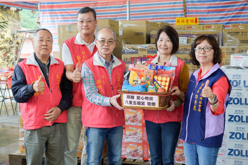 十年不間斷　八里五福宮武財神聖誕　捐贈民生物資、救護車及AED貼片