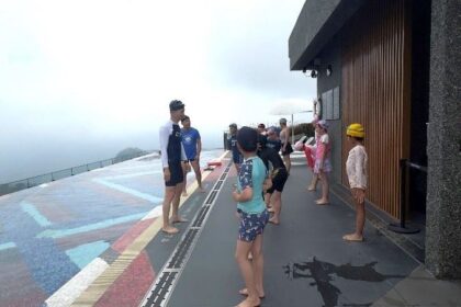 中興國小與阿里山英迪格酒店合作　推動五星級「雲端游泳課」