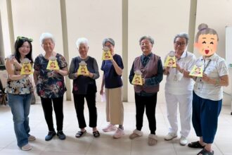 蘭陽仁愛之家禪繞畫課　安養中心長者從頭到尾都充滿笑聲