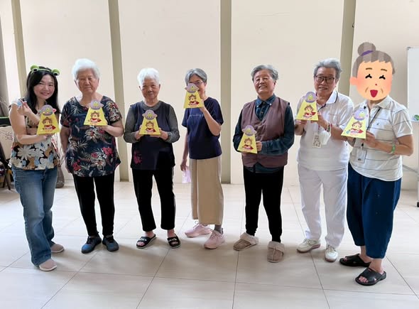 蘭陽仁愛之家禪繞畫課　安養中心長者從頭到尾都充滿笑聲