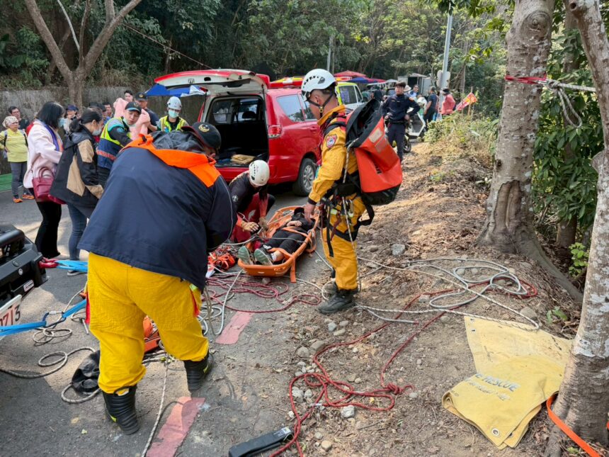 警眼如炬！少女藤山步道滑落山坡　員警火速搜救成功救回