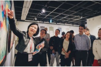 色彩變音符！段逸君跨界創作掀起藝術市場關注