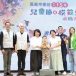 嘉義市表揚模範兒童　黃敏惠宣布國中小午餐全面免費　家長歡聲雷動